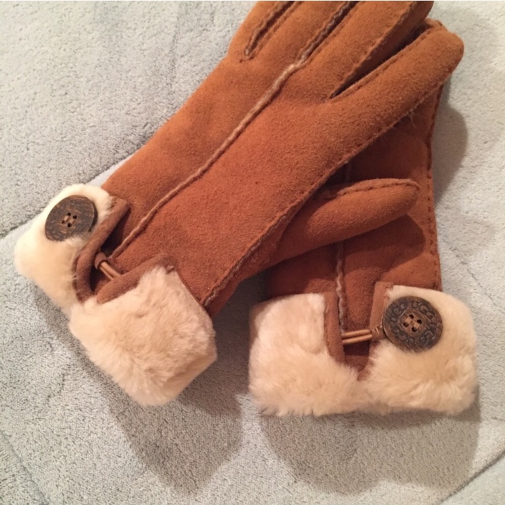 Brand New! UGG Australia Bailey Button Gloves